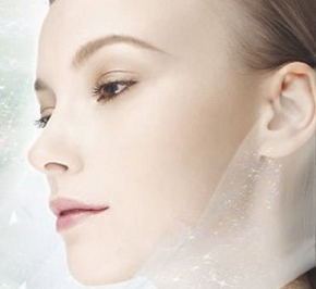 爱贝芙丰下巴疼不疼