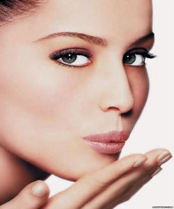 隆鼻整形能留疤痕吗